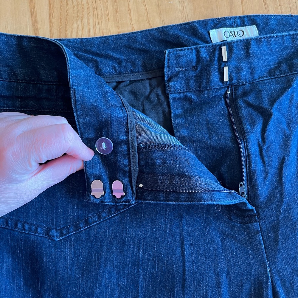 Women's denim Blue capris Cato size 12 - Picture 3 of 8